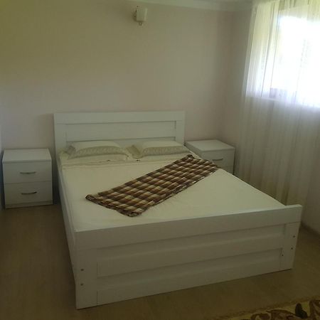 Hotel Shaumiani Кутаиси Екстериор снимка