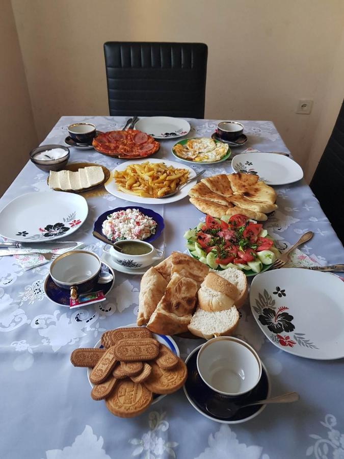 Hotel Shaumiani Кутаиси Екстериор снимка