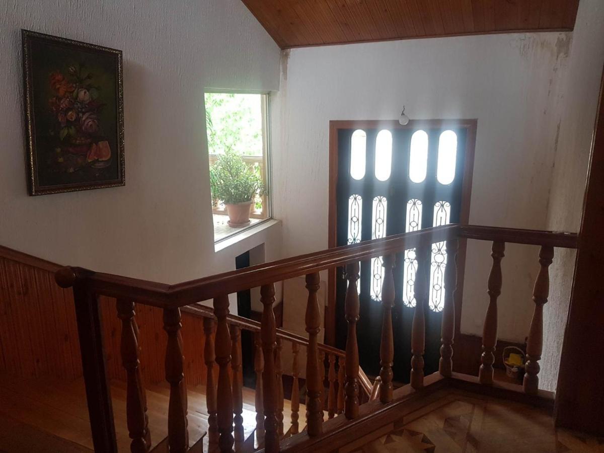 Hotel Shaumiani Кутаиси Екстериор снимка